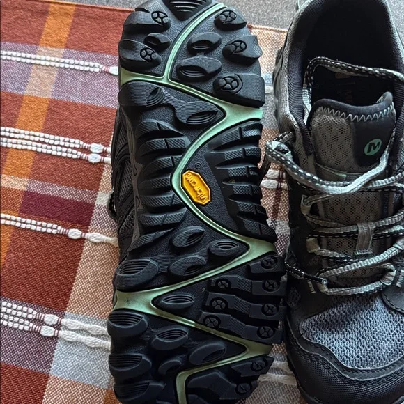 Women’s Merrell Black and gray hiking shoes - Picture 5 of 6